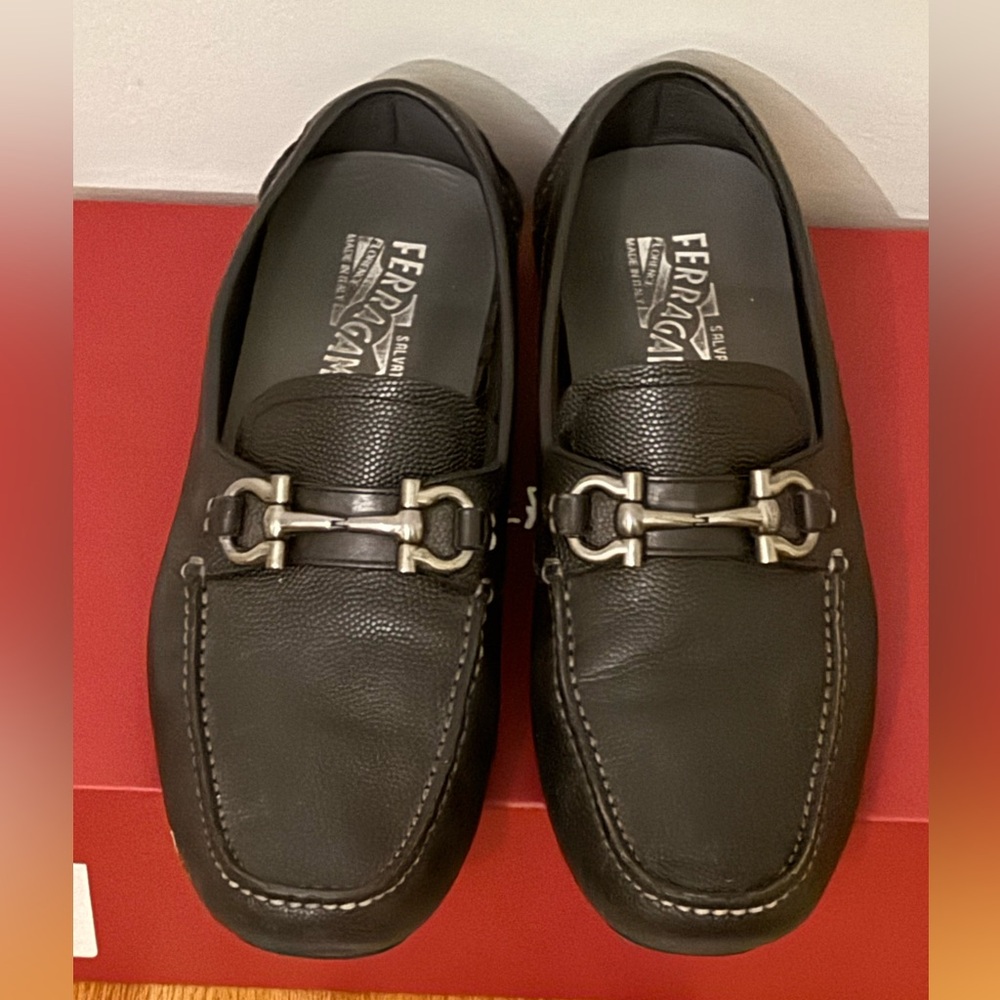 Salvatore Ferragamo Black Leather Mens Shoes with Gancini Ornament